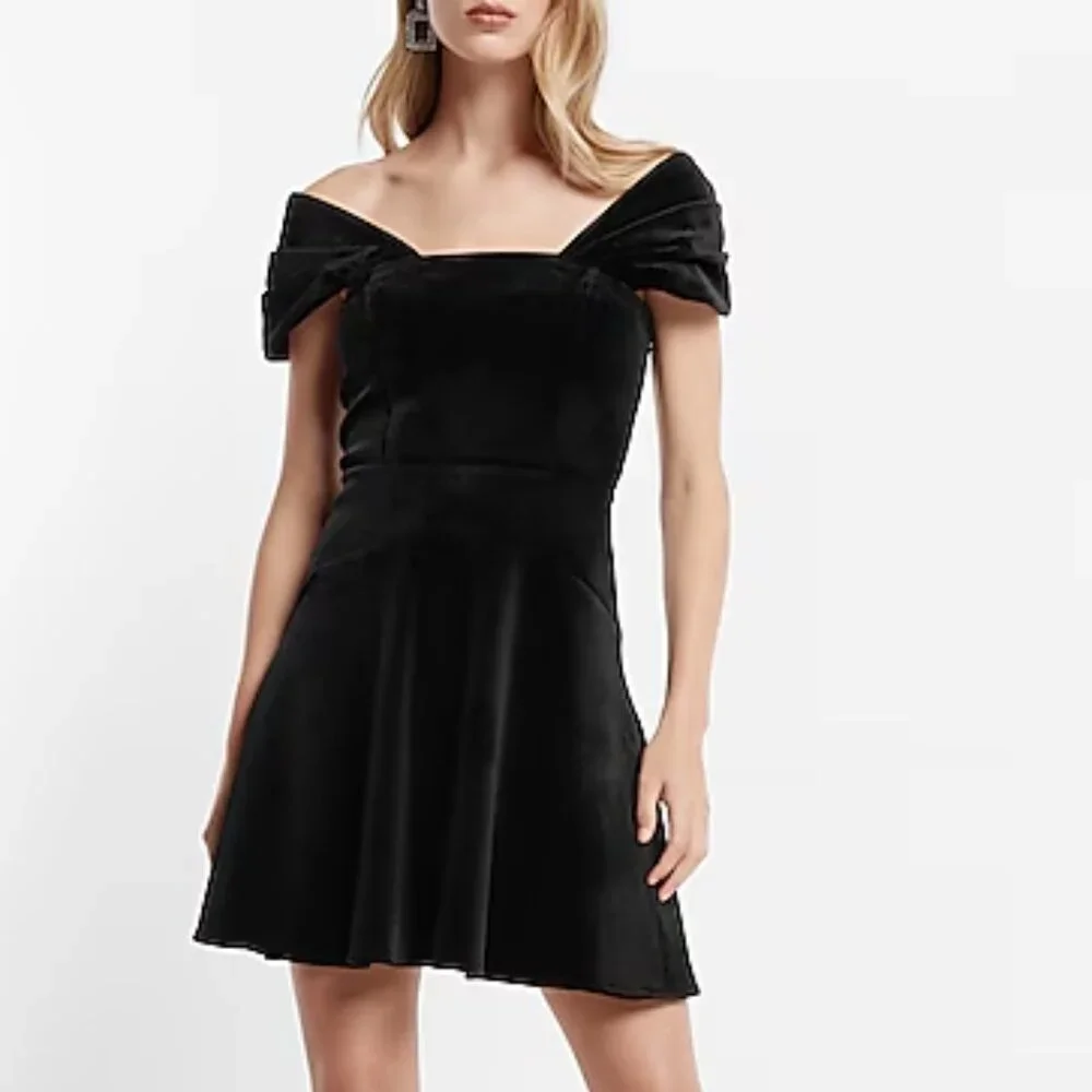 EXPRESS Off The Shoulder Mini COCKTAIL PARTY BLACK VELVET Dress XS NWT - Picture 2 of 9